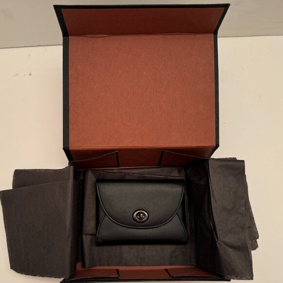 Coach black leather card case brand new never used size 4 x 2 1/2 - Picture 8 of 9
